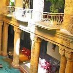 Luna Hotel